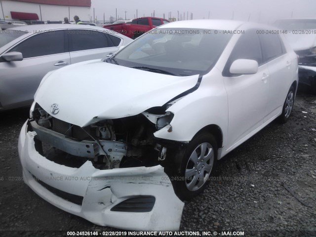 2T1KU4EE1CC829677 - 2012 TOYOTA COROLLA MATRIX  WHITE photo 2