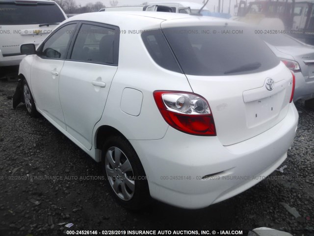 2T1KU4EE1CC829677 - 2012 TOYOTA COROLLA MATRIX  WHITE photo 3