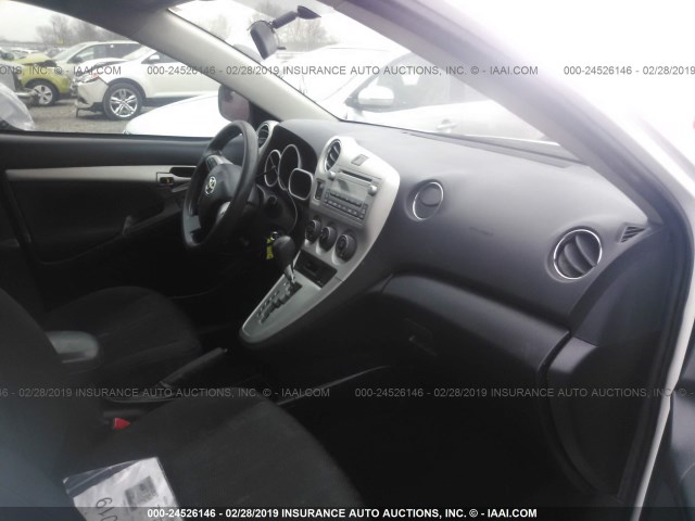 2T1KU4EE1CC829677 - 2012 TOYOTA COROLLA MATRIX  WHITE photo 5