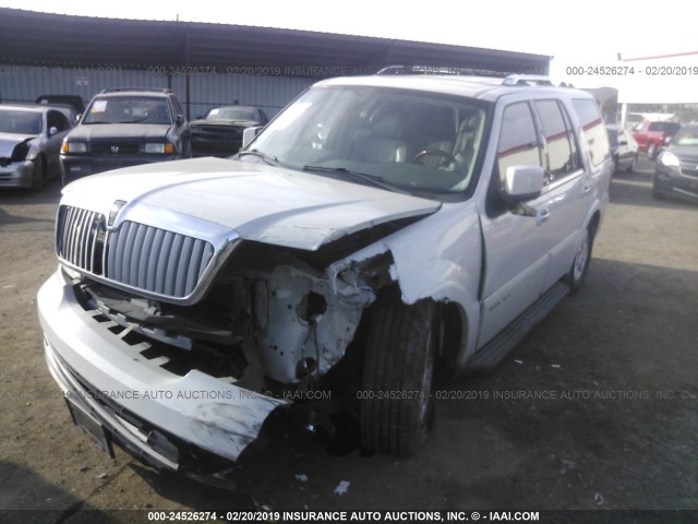 5LMFU27555LJ01559 - 2005 LINCOLN NAVIGATOR WHITE photo 2