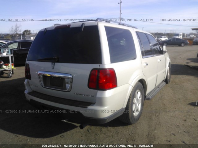 5LMFU27555LJ01559 - 2005 LINCOLN NAVIGATOR WHITE photo 4