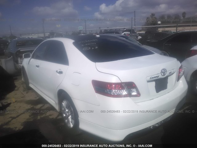 4T1BF3EK4AU503684 - 2010 TOYOTA CAMRY SE/LE/XLE WHITE photo 3