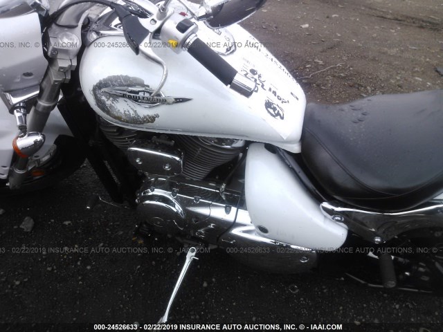 JS1VS56A6F2100186 - 2015 SUZUKI VZ800 WHITE photo 9