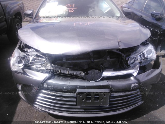 4T1BF1FK7HU412020 - 2017 TOYOTA CAMRY LE/XLE/SE/XSE ნაცრისფერი ფოტო 6