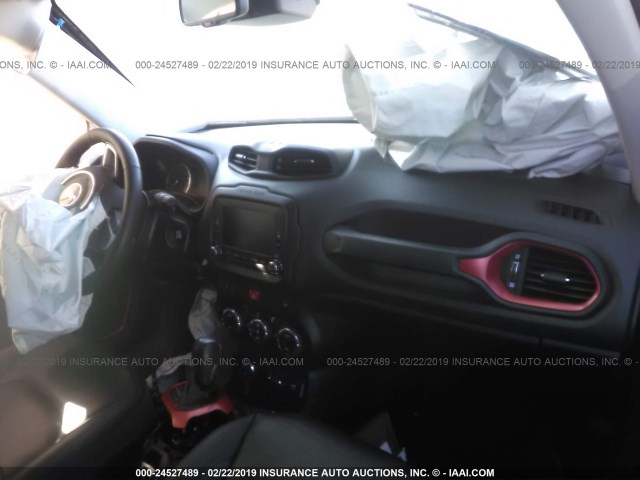 ZACCJBCT3GPD01569 - 2016 JEEP RENEGADE TRAILHAWK BLACK photo 5