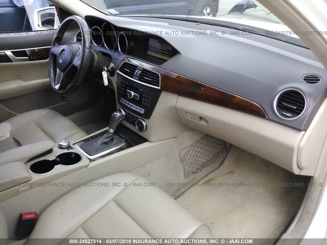 WDDGF4HB6CA604005 - 2012 MERCEDES-BENZ C 250 WHITE photo 5