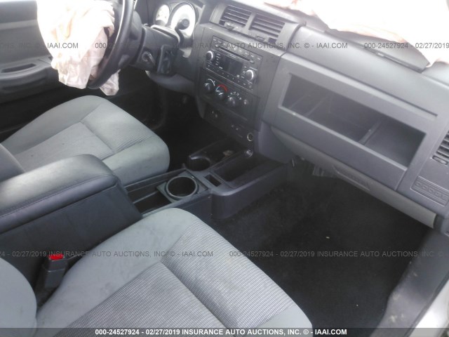 1D7HW38KX8S634138 - 2008 DODGE DAKOTA SXT GRAY photo 5