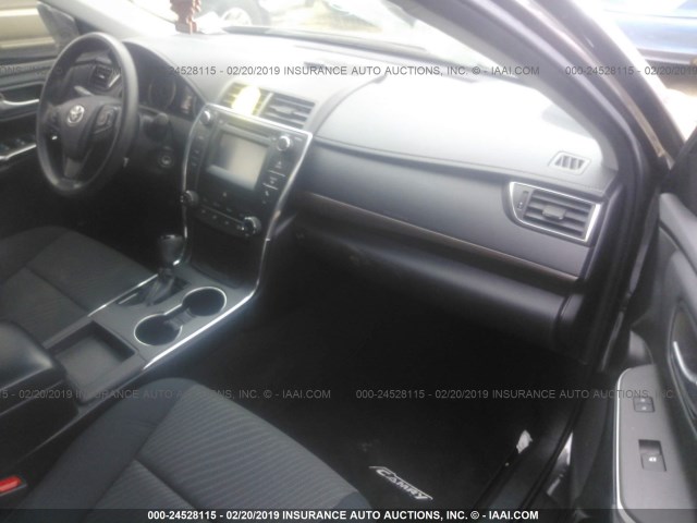 4T4BF1FK6GR534176 - 2016 TOYOTA CAMRY LE/XLE/SE/XSE GRAY photo 5
