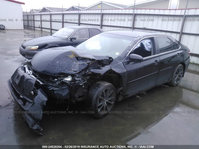 4T1BF1FK6FU027786 - 2015 TOYOTA CAMRY LE/XLE/SE/XSE BLACK photo 2