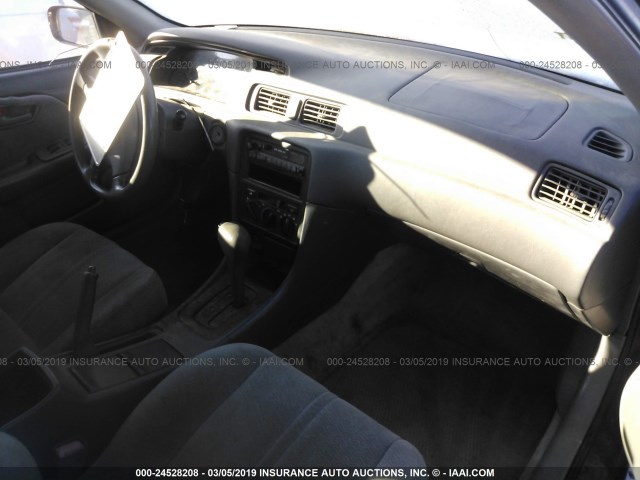 JT2BG22K2V0054933 - 1997 TOYOTA CAMRY LE/XLE 红色 照片 5