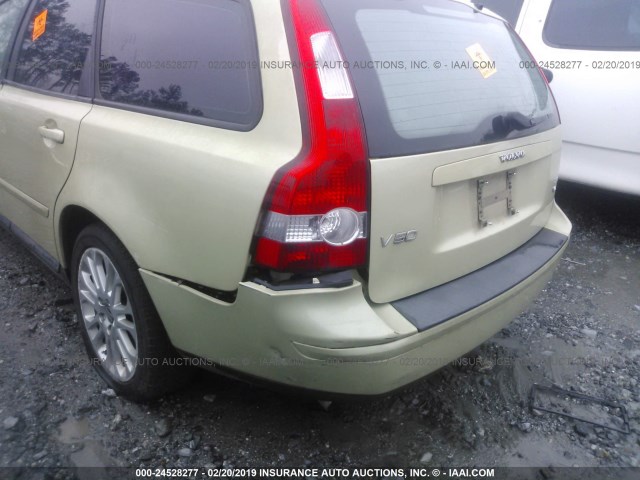 YV1MJ682X52109112 - 2005 VOLVO V50 T5 GREEN photo 6