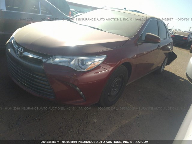 4T1BF1FKXHU651626 - 2017 TOYOTA CAMRY LE/XLE/SE/XSE MAROON photo 2