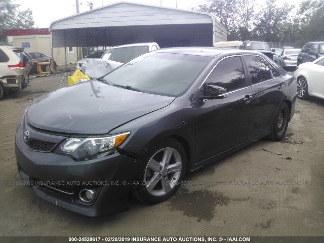 4T1BF1FK8DU296952 - 2013 TOYOTA CAMRY L/SE/LE/XLE 灰色 照片 2