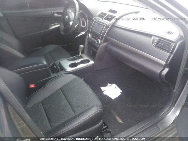 4T1BF1FK8DU296952 - 2013 TOYOTA CAMRY L/SE/LE/XLE 灰色 照片 5