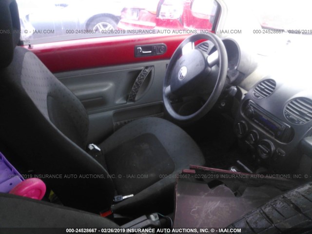 3VWBB61C9WM001925 - 1998 VOLKSWAGEN NEW BEETLE წითელი ფოტო 5