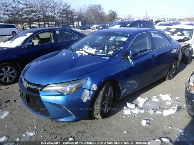 4T1BF1FKXGU546423 - 2016 TOYOTA CAMRY LE/XLE/SE/XSE BLUE photo 2