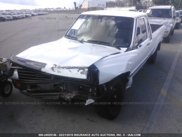 JT4RN56D9F5044249 - 1985 TOYOTA PICKUP XTRACAB RN56 DLX WHITE photo 2