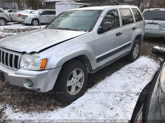 1J4GR48K05C564846 - 2005 JEEP GRAND CHEROKEE LAREDO/COLUMBIA/FREEDOM SILVER photo 2