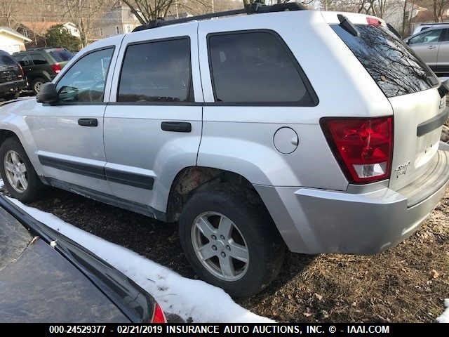 1J4GR48K05C564846 - 2005 JEEP GRAND CHEROKEE LAREDO/COLUMBIA/FREEDOM SILVER photo 3