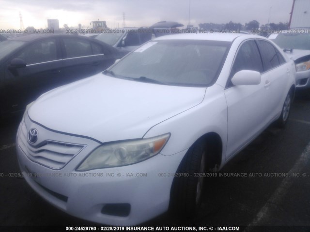 4T1BK3EK8AU603363 - 2010 TOYOTA CAMRY SE/LE/XLE WHITE photo 2