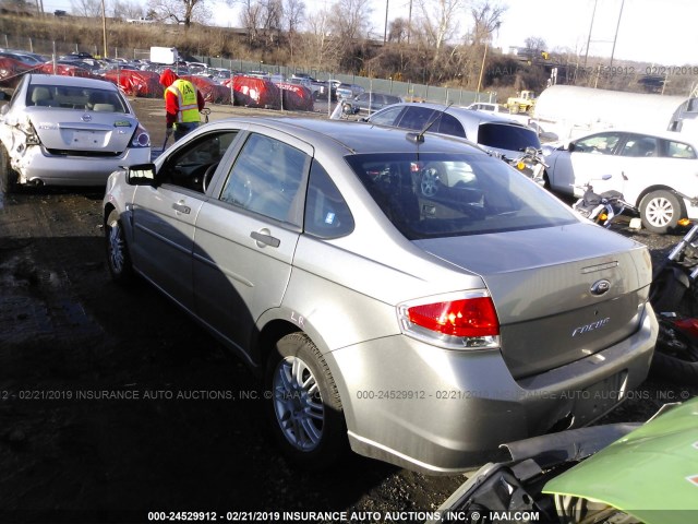 1FAHP35N88W279636 - 2008 FORD FOCUS SE/SEL/SES SILVER photo 3