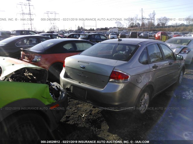 1FAHP35N88W279636 - 2008 FORD FOCUS SE/SEL/SES SILVER photo 4