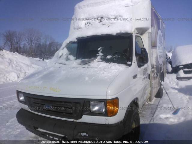 1FDSE35L45HA06712 - 2005 FORD ECONOLINE E350 SUPER DUTY CTWAY VAN WHITE photo 2