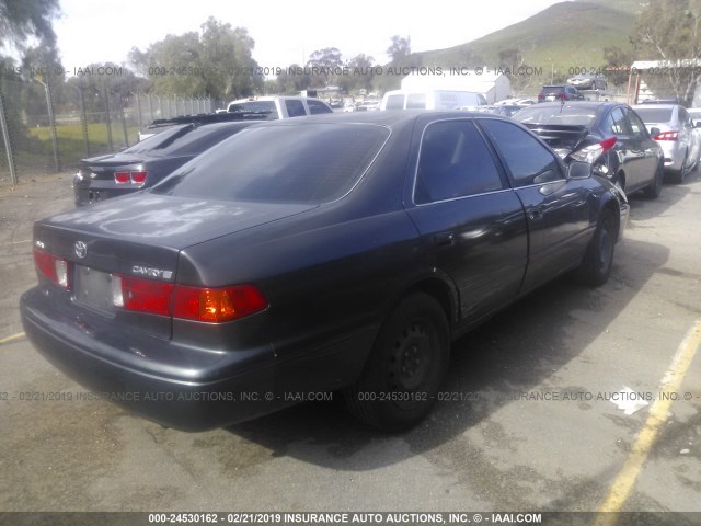 4T1BG22K4YU956239 - 2000 TOYOTA CAMRY CE/LE/XLE GRAY photo 4