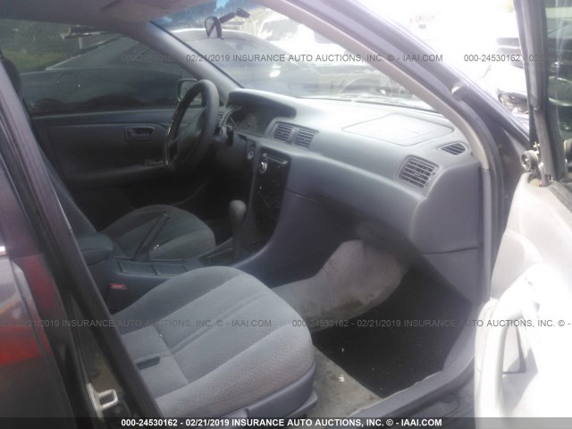 4T1BG22K4YU956239 - 2000 TOYOTA CAMRY CE/LE/XLE GRAY photo 5