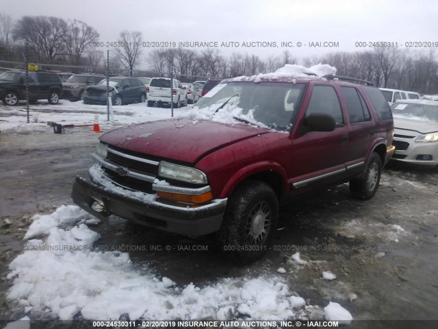 1GNDT13WX12218913 - 2001 CHEVROLET BLAZER RED photo 2