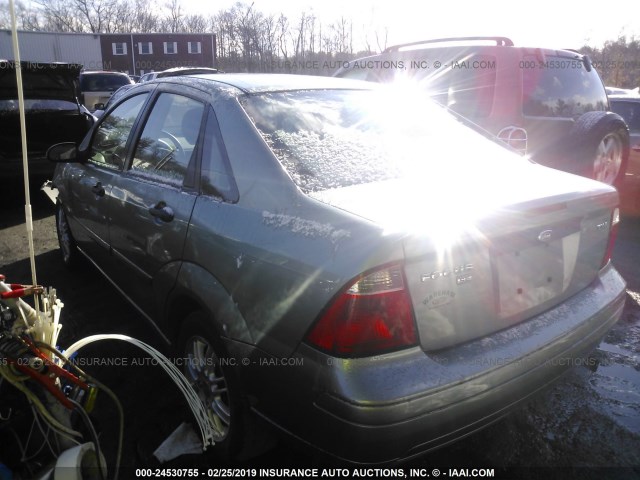 1FAFP34N15W274413 - 2005 FORD FOCUS ZX4 GRAY photo 3