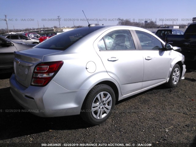 1G1JB5SH2H4129806 - 2017 CHEVROLET SONIC LS 银色 照片 4