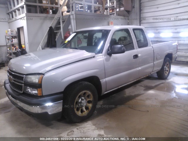 1GCEC19XX6Z257559 - 2006 CHEVROLET SILVERADO C1500 SILVER photo 2