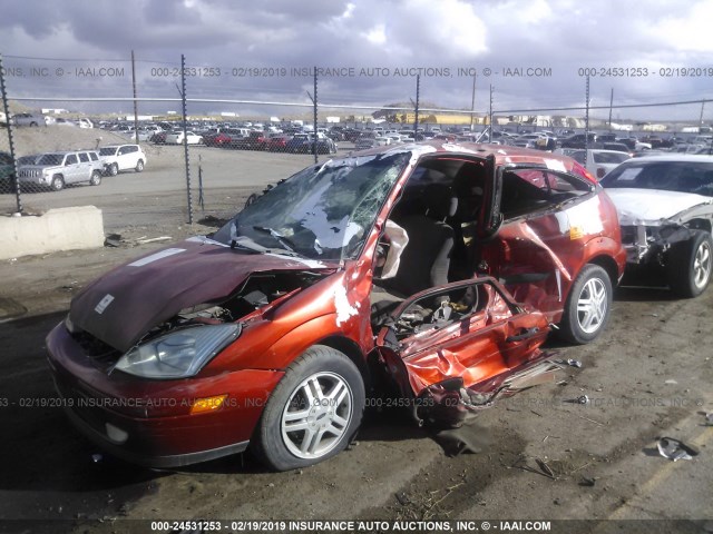 3FAFP3130YR240960 - 2000 FORD FOCUS ZX3 ORANGE photo 2