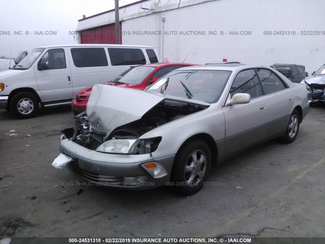 JT8BF28GXX5054874 - 1999 LEXUS ES 300 SILVER photo 2