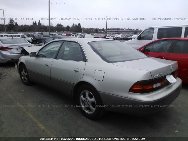 JT8BF28GXX5054874 - 1999 LEXUS ES 300 SILVER photo 3