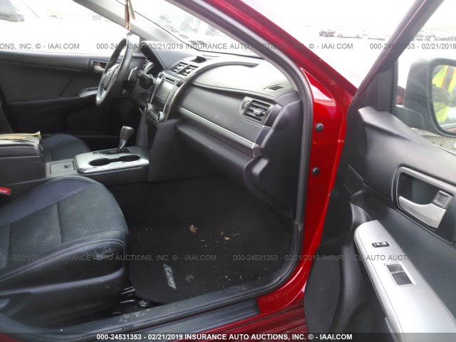4T1BF1FK8EU840870 - 2014 TOYOTA CAMRY L/SE/LE/XLE Qırmızı foto 5