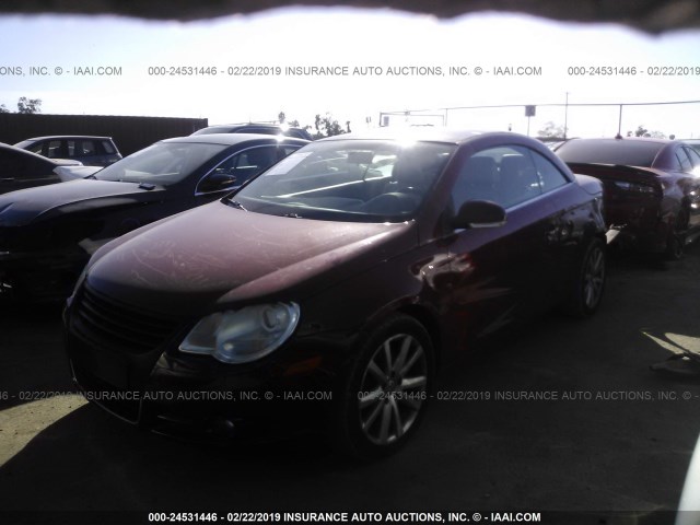 WVWBA71FX8V028923 - 2008 VOLKSWAGEN EOS TURBO/KOMFORT RED photo 2