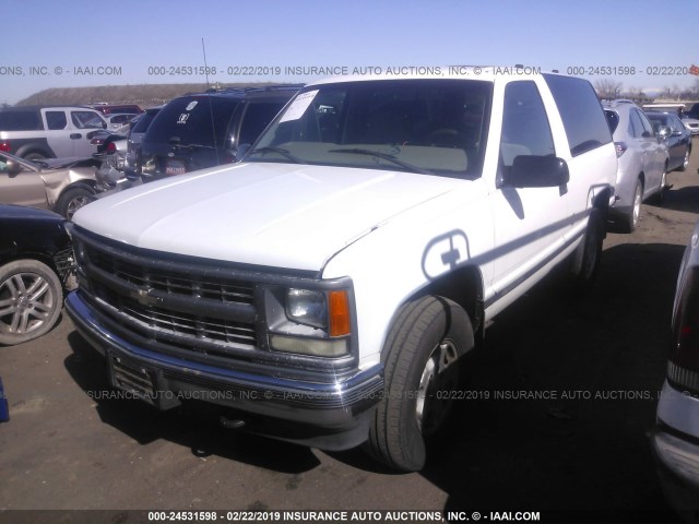 3GNEK18R8XG232495 - 1999 CHEVROLET TAHOE K1500 WHITE photo 2