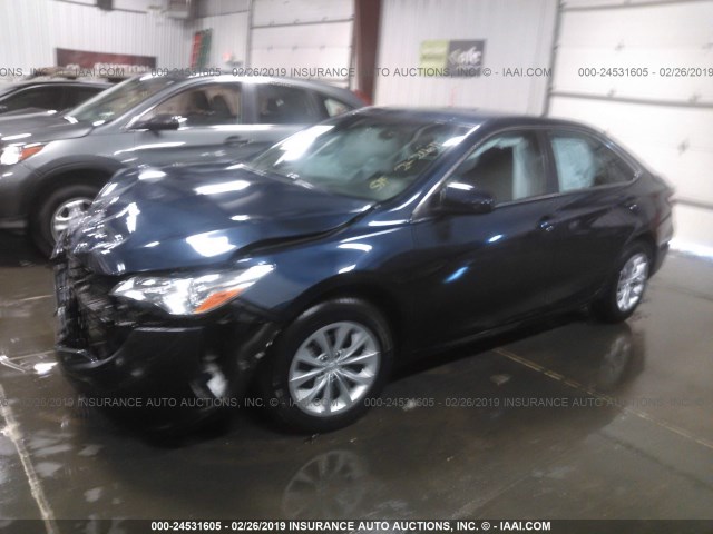 4T4BF1FK2FR463959 - 2015 TOYOTA CAMRY LE/XLE/SE/XSE Navy photo 2