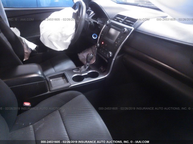 4T4BF1FK2FR463959 - 2015 TOYOTA CAMRY LE/XLE/SE/XSE Navy photo 5