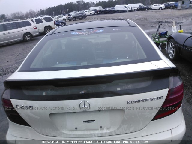 WDBRN40J54A624402 - 2004 MERCEDES-BENZ C 230K SPORT COUPE WHITE photo 6