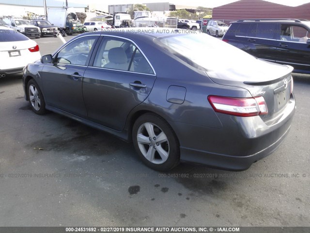 4T1BF3EK7AU508314 - 2010 TOYOTA CAMRY SE/LE/XLE GRAY photo 3