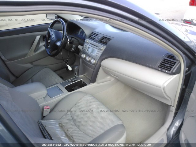 4T1BF3EK7AU508314 - 2010 TOYOTA CAMRY SE/LE/XLE GRAY photo 5