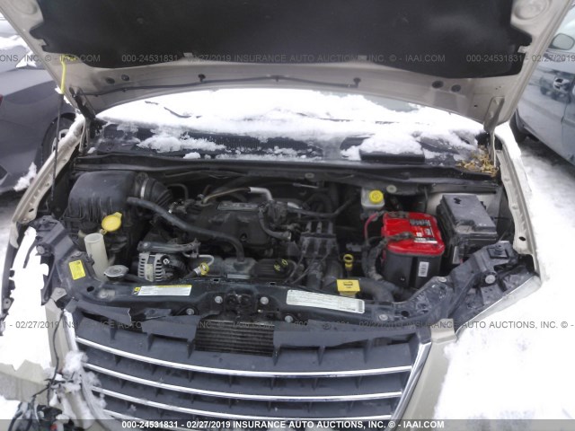 2A8HR44E89R551570 - 2009 CHRYSLER TOWN & COUNTRY LX Champagne photo 10