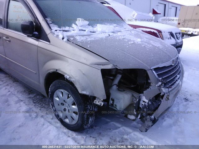 2A8HR44E89R551570 - 2009 CHRYSLER TOWN & COUNTRY LX Champagne photo 6