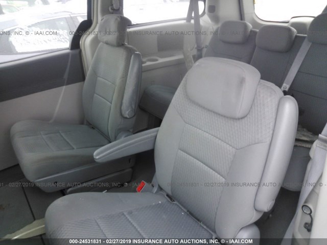 2A8HR44E89R551570 - 2009 CHRYSLER TOWN & COUNTRY LX Champagne photo 8