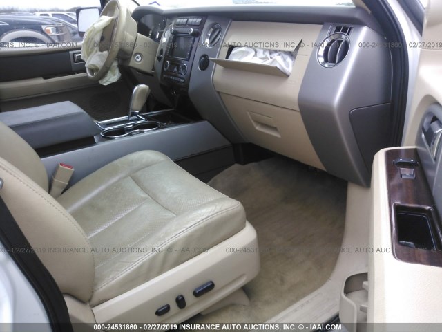 1FMJU1H59BEF57327 - 2011 FORD EXPEDITION XLT/KING RANCH WHITE photo 5