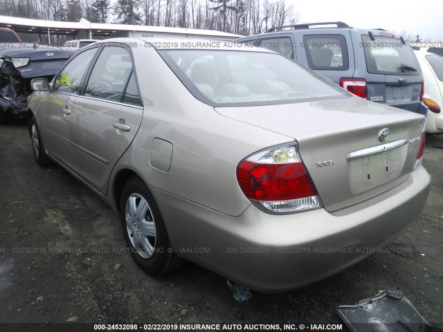 4T1BE30K35U638929 - 2005 TOYOTA CAMRY LE/XLE/SE GOLD photo 3