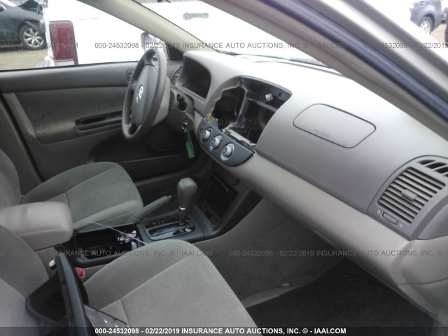 4T1BE30K35U638929 - 2005 TOYOTA CAMRY LE/XLE/SE GOLD photo 5